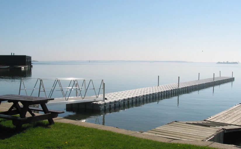 Vous vivez au bord d’un lac ? Découvrez les pontons flottants !