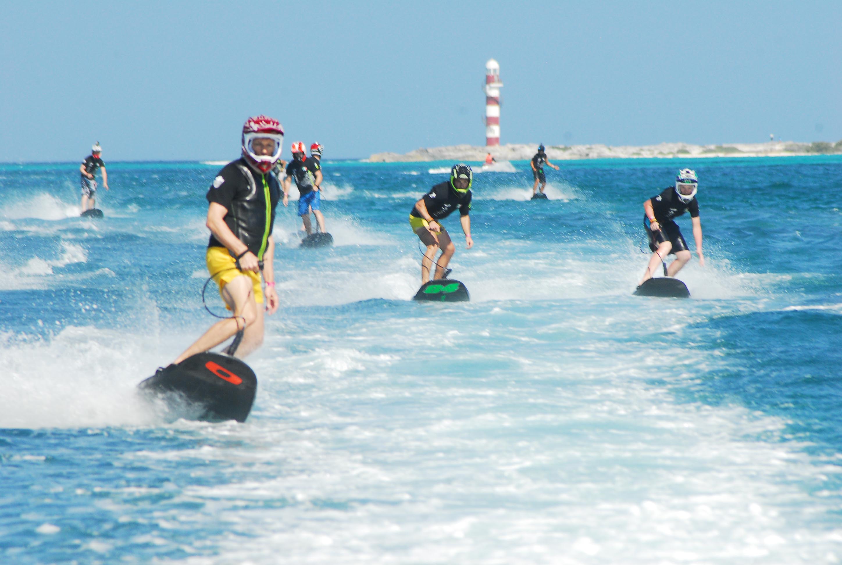 Tout savoir sur le JetSurf, la planche de surf motorisée
